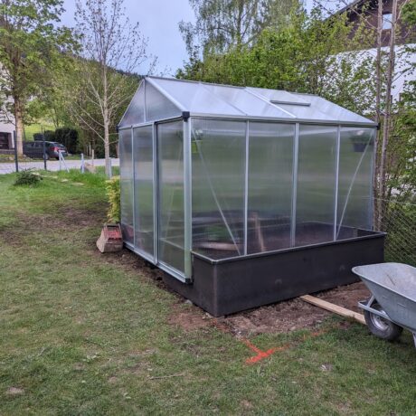 Einzigartig, Gartenhaus mit Innen und Außenhochbeet